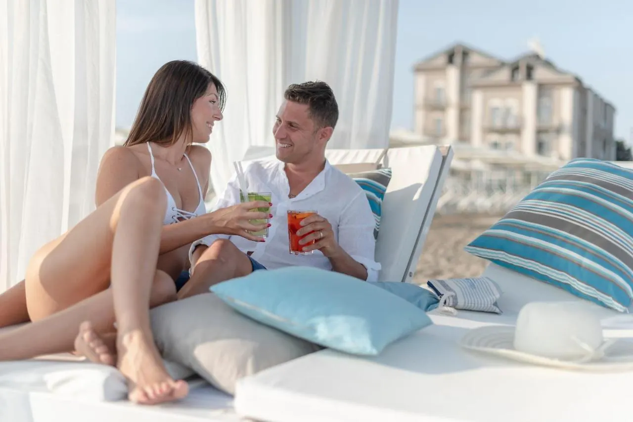 ***  Hotel Liberty Beach - Parking & Beach Included Riccione Italy