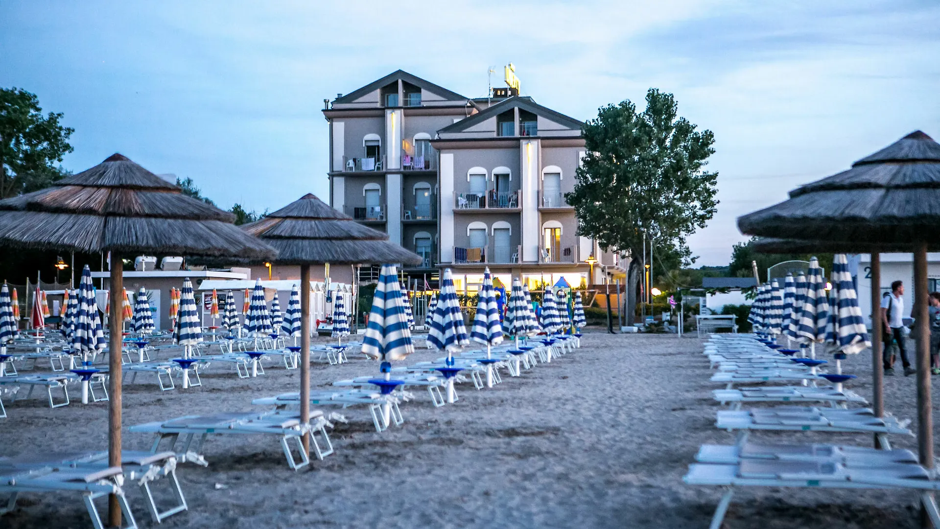 Hotel Liberty Beach - Parking & Beach Included Riccione