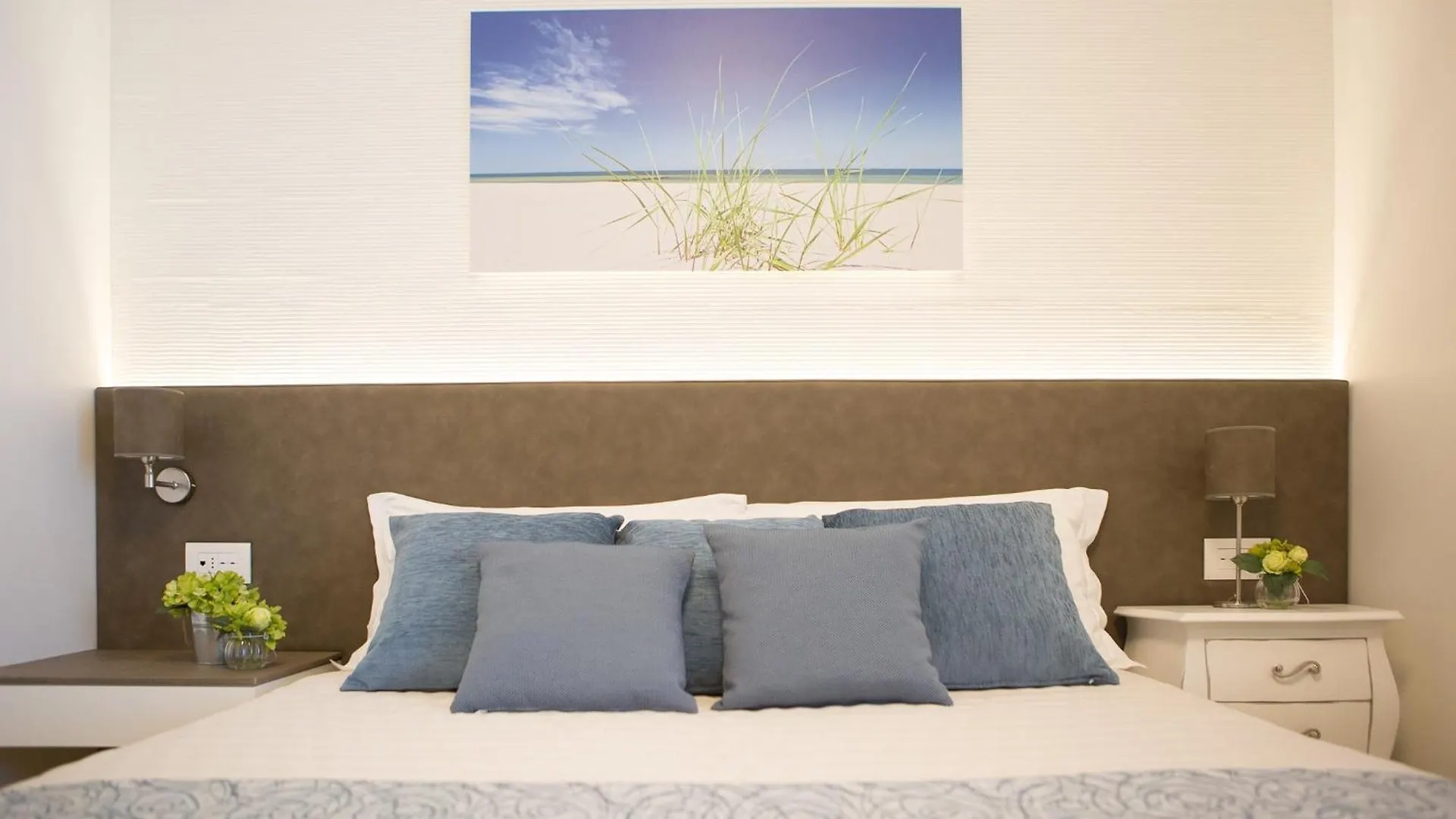 Hotel Liberty Beach - Parking & Beach Included Riccione 3*,