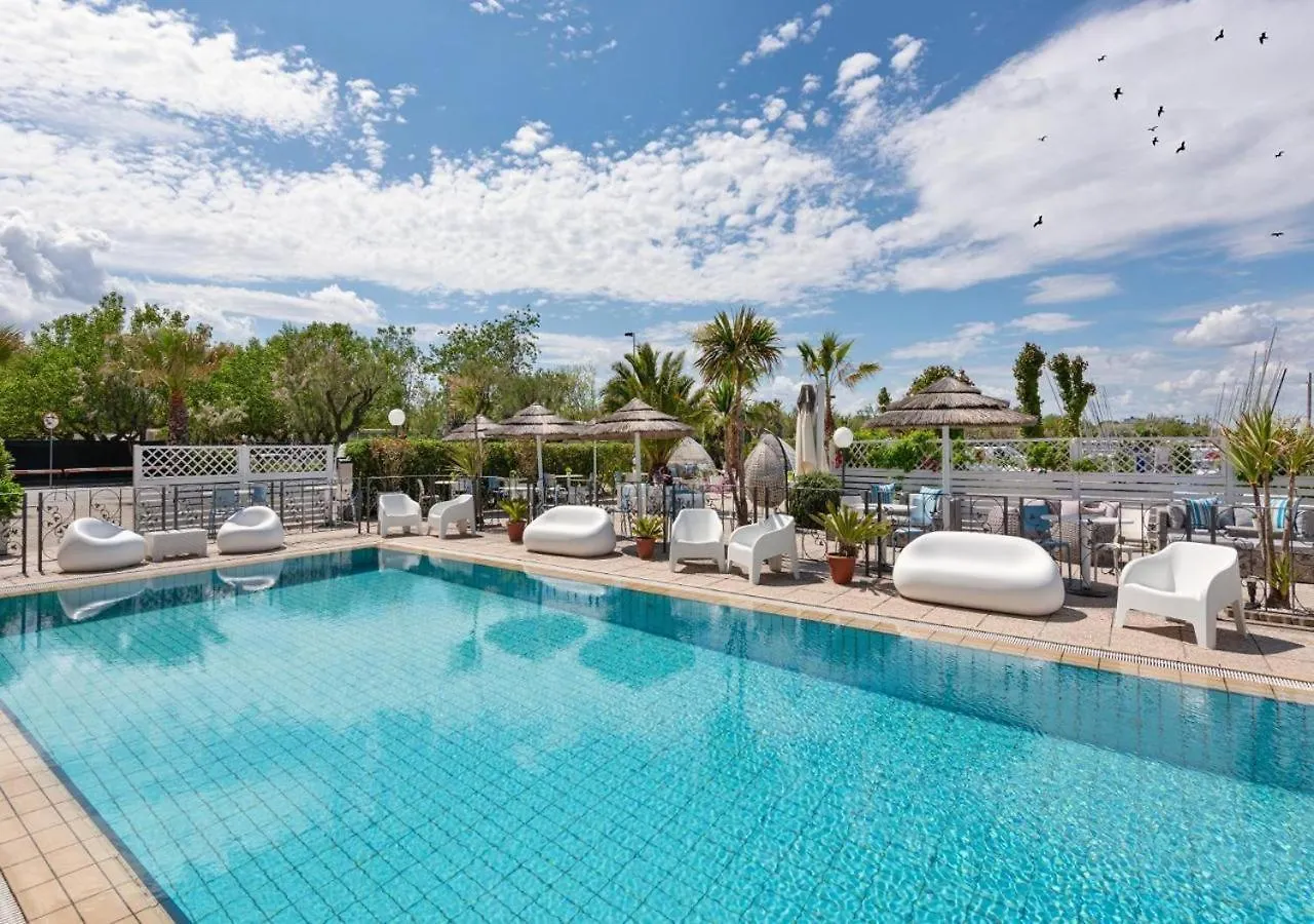 ***  Hotel Liberty Beach - Parking & Beach Included Riccione Italy