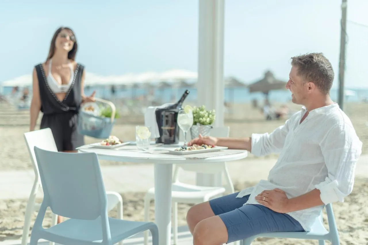 Hotel Liberty Beach - Parking & Beach Included Riccione