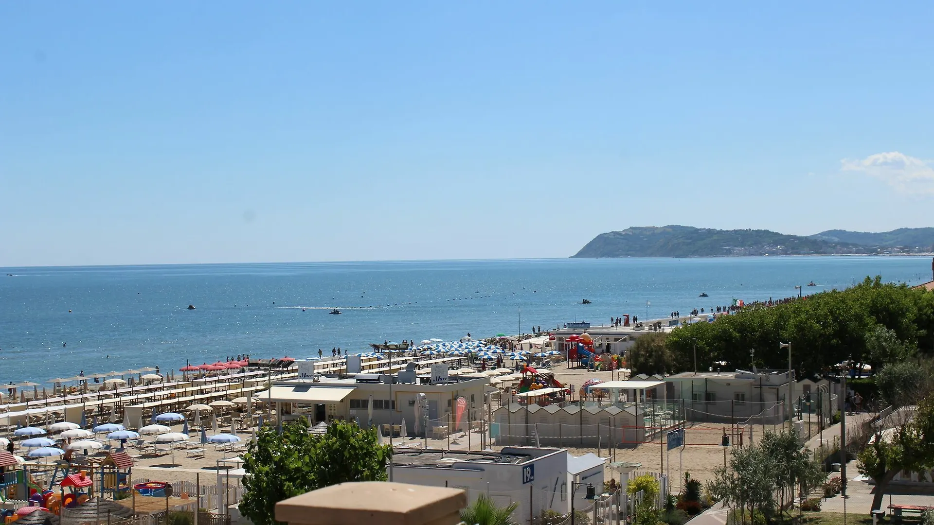 ***  Hotel Liberty Beach - Parking & Beach Included Riccione Italy