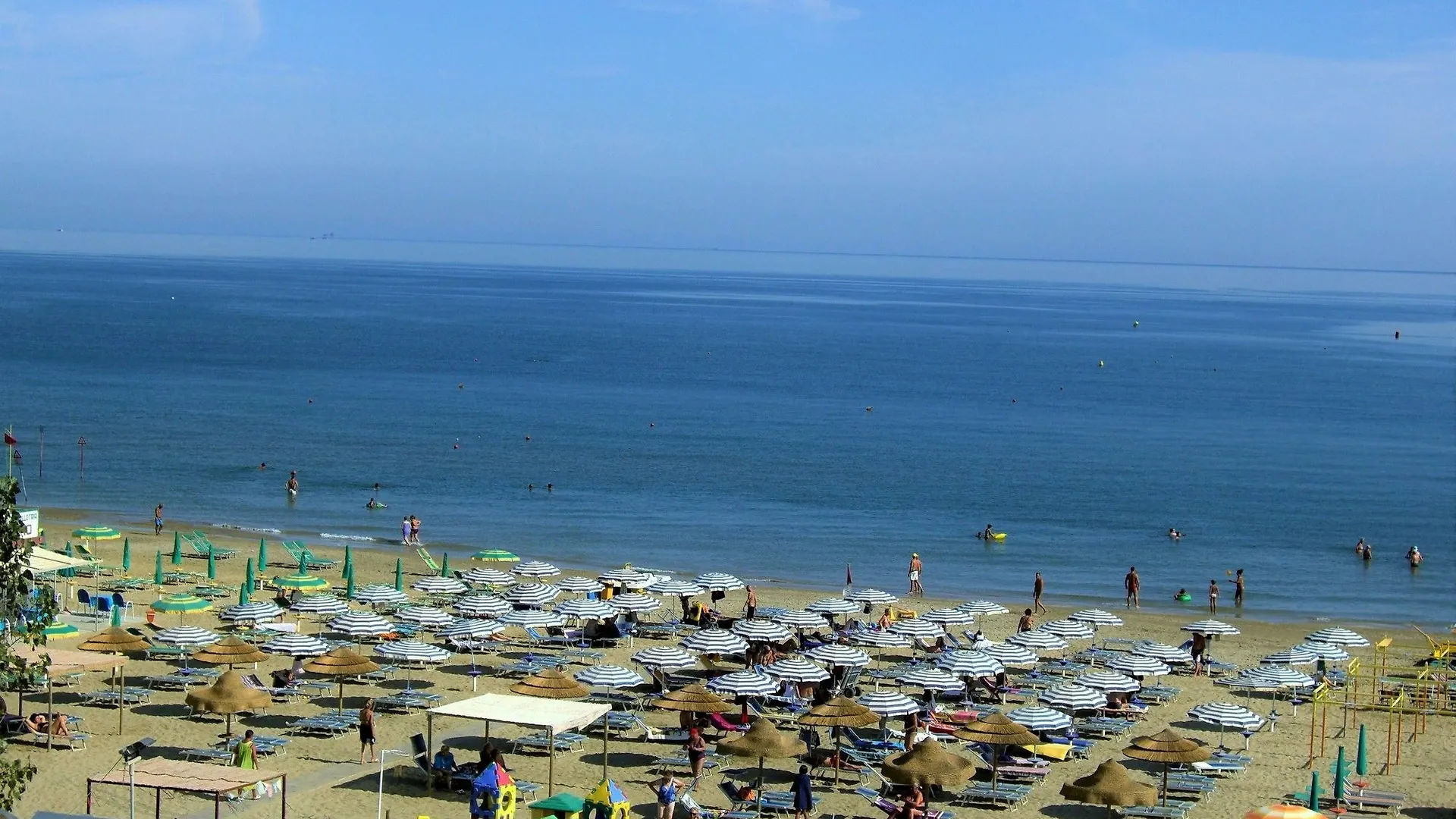 Hotel Liberty Beach - Parking & Beach Included Riccione 3*,